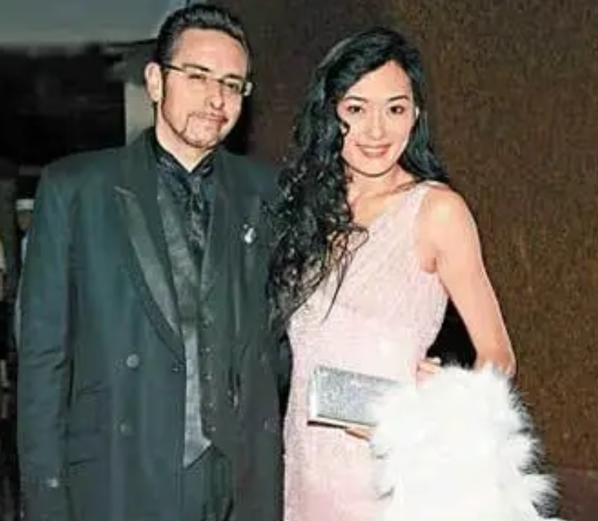一次，窦文涛问孟广美：“你被前男友骗走5个亿，有没有追回来？”孟广美一脸淡定地说