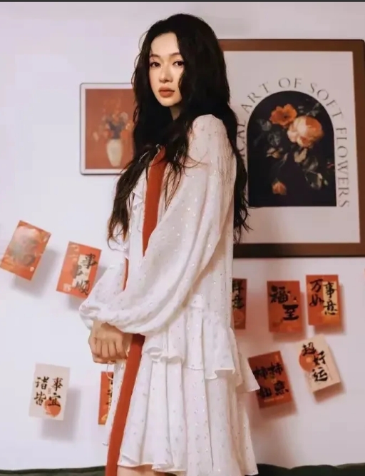 吴谨言：姐不在内娱，内娱都是姐的消息。
于正不仅是吴谨言的伯乐，还是她的最佳发言