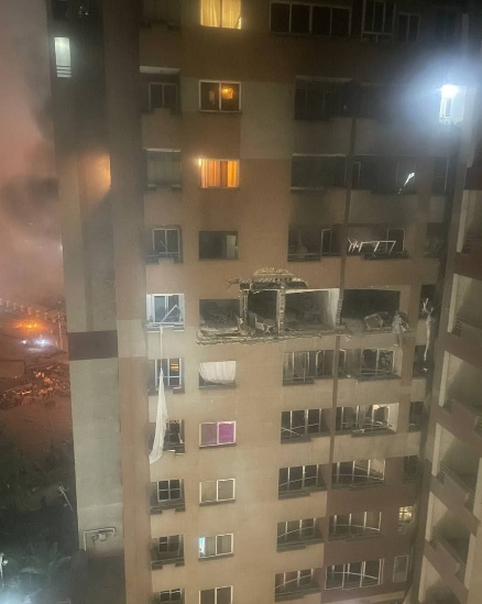 以色列动手了！伊朗德黑兰郊区居民楼被命中，燃起大火
当地时间13日凌晨，以色列突