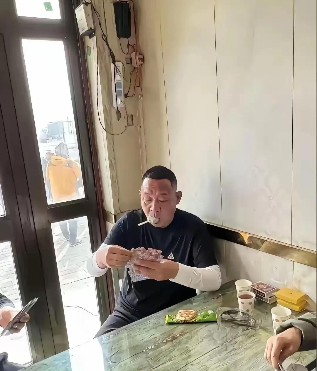 于东来玩的是真性情！从负债30万到零售神话，高薪养人、关店休假，硬是把超市干成“