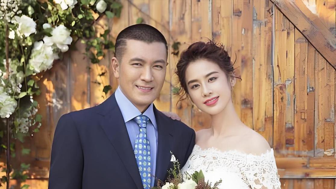 离婚后逆龄回春！黄圣依美到发光，与扬子在一起时判若两人