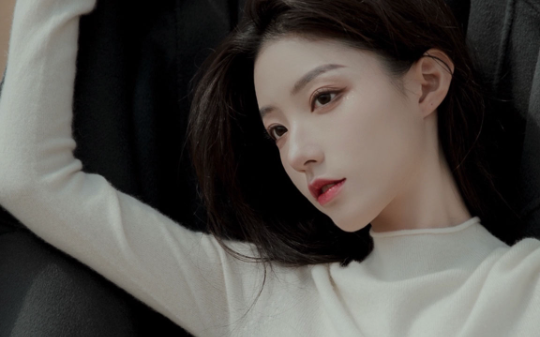 妻子不小心把视频发到家庭群，我愕然发现，视频里的男主角竟然不是我