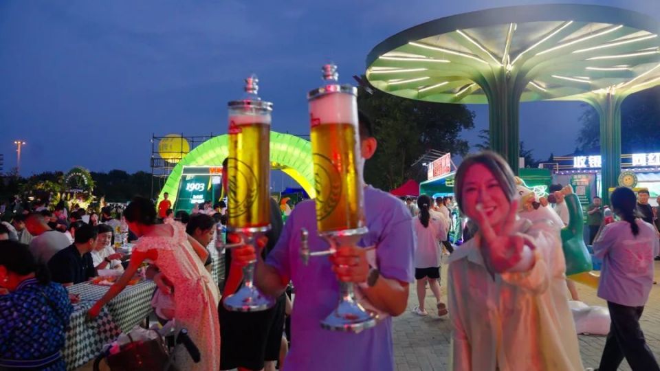 啤酒節(jié)上的每一杯酒，是狂歡更是歸屬感