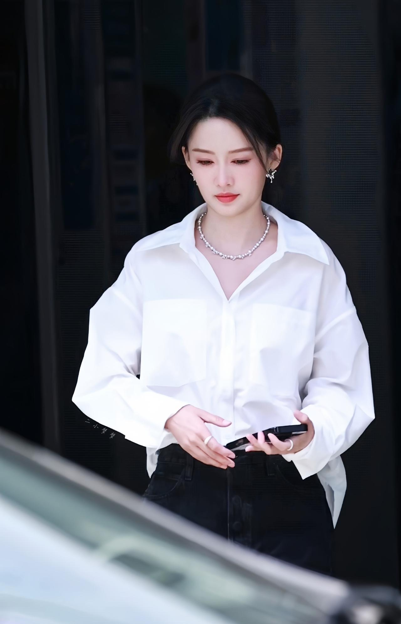 李沁这波操作太圈粉了！
7月31日《令人心动的offer7》长沙录制现场，
她一
