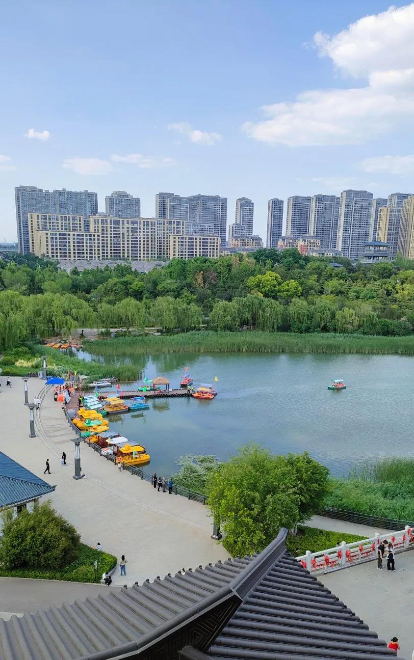 我们总容易把 “收入” 当成坚持的唯一标尺，却忘了最初点开编辑器时的初心。你提到