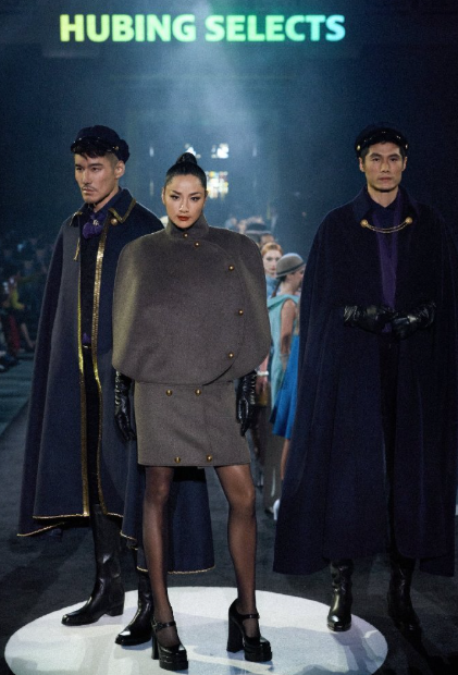  谁没看《绅士的时钟》里的胡兵？办伦敦大秀时超飒，啥难题都难不倒他，可秀结束后却