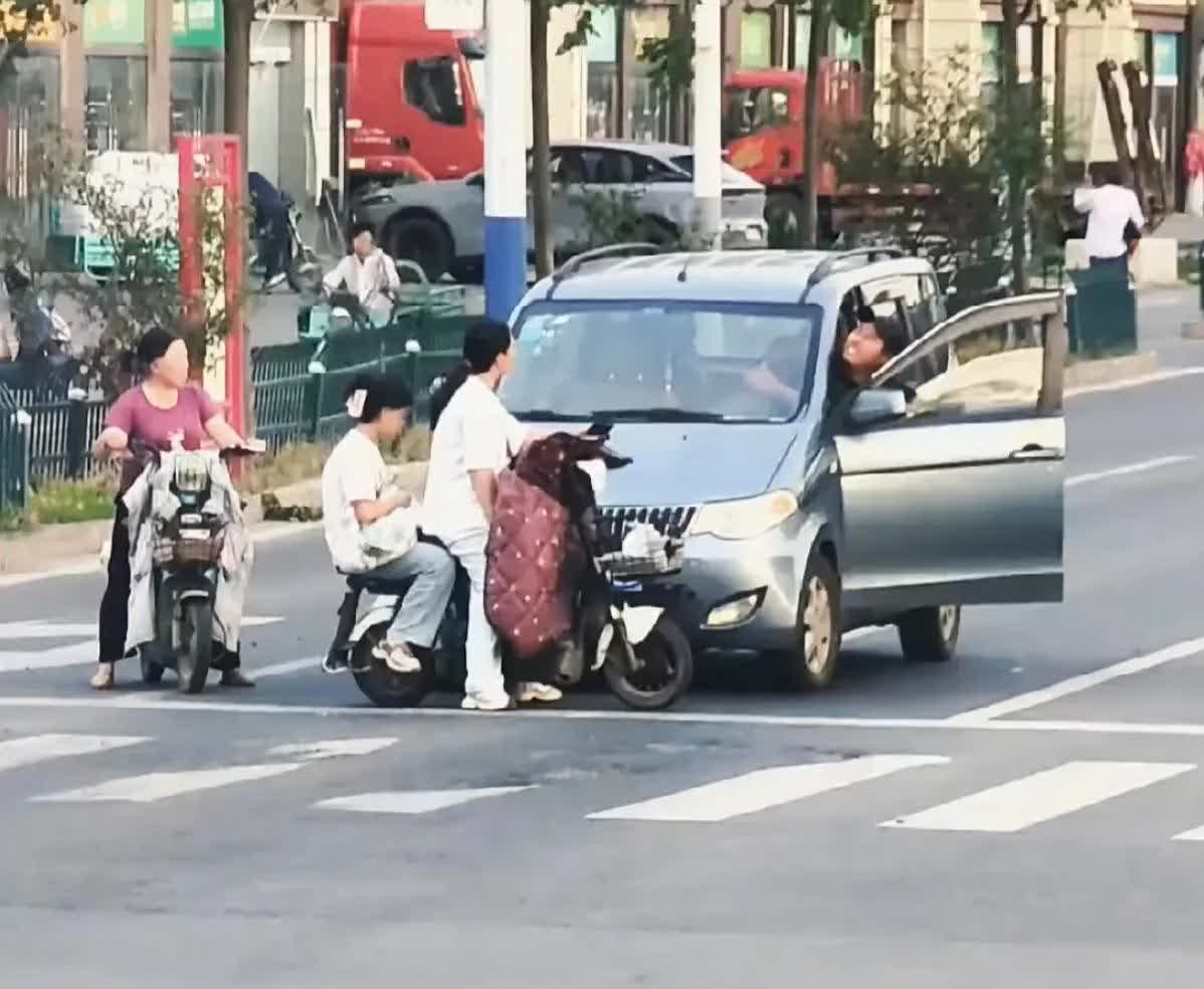 我经常告诫我老婆，女人出门在外千万别和陌生男子起争执，就算你占理了也要忍着。
