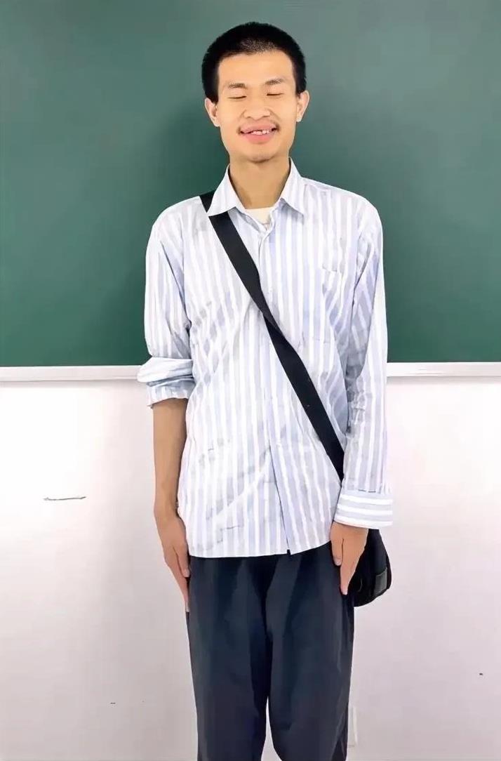 不要“捧杀”更不要神话他，他是数学天才这是事实，但在其他方面则是“另类”！
在数