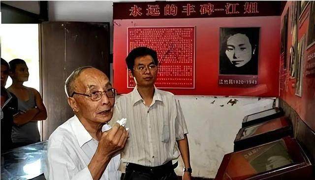 1951年，一个男特务被判死刑，他拼命辩解，但却因为拿不出实质证据被押解到刑场，