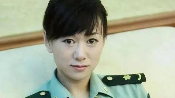 出道 24 年无绯闻，参演 54 部剧不红，46 岁凭《北上》成功翻身