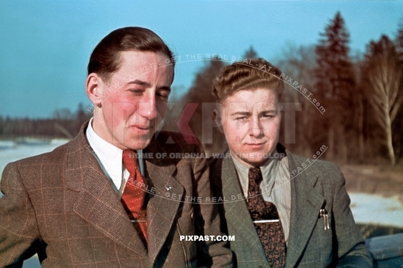 1939 年，德国斯图加特的男女学生。