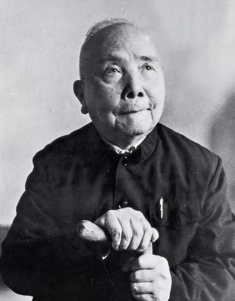 1949年，王震率十万大军进入新疆，却苦于没煤取暖，这时，李四光告诉他：“我有个