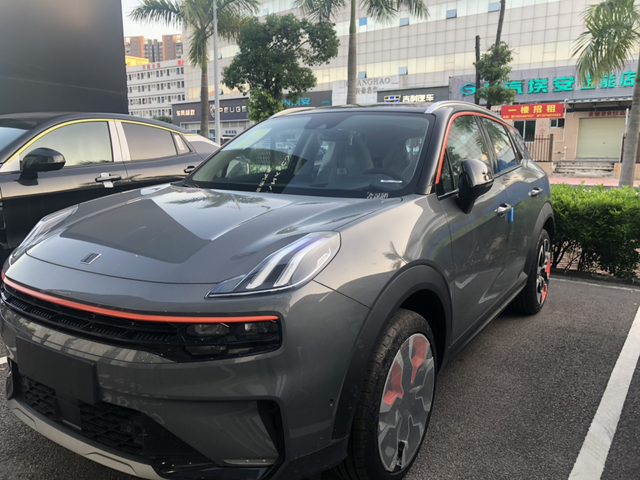 4儿子店要求发手持身份证照片
请问一下，你们买领克时销售有没有让你们手持身份证拍