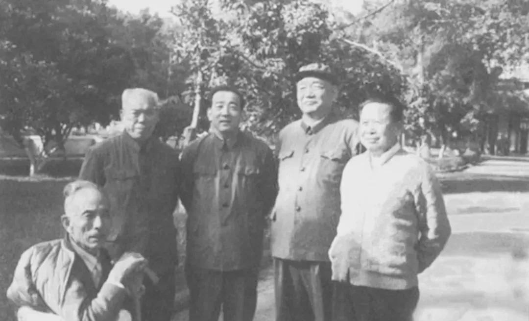 1981年，广州，尤太忠、梁兴初、汪家道等在一起，合影留念，永恒的回忆！