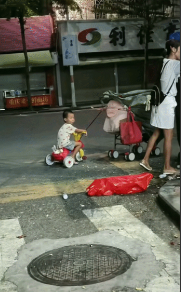 汕尾拾荒母亲：夜半逆光里的倔强，拒绝捐助只要尊严​​