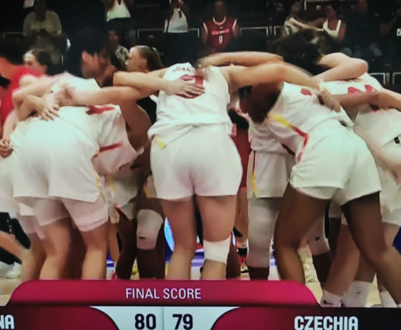 在结束的女篮U19世界杯9-16名排位赛中，中国🇨🇳女篮姑娘们通过加时以80