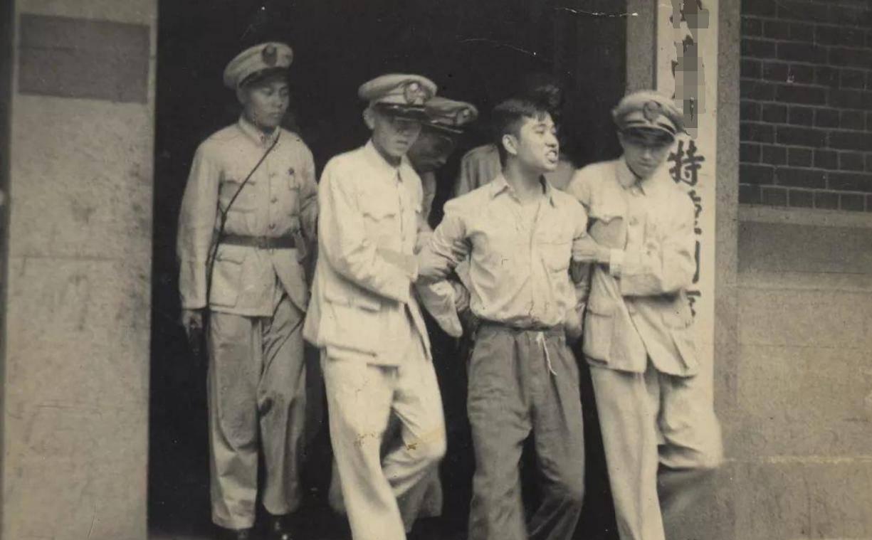 1948年，10多名地下党因越狱失败被拉去枪毙，走不动在途中被枪毙，仅有4人走到