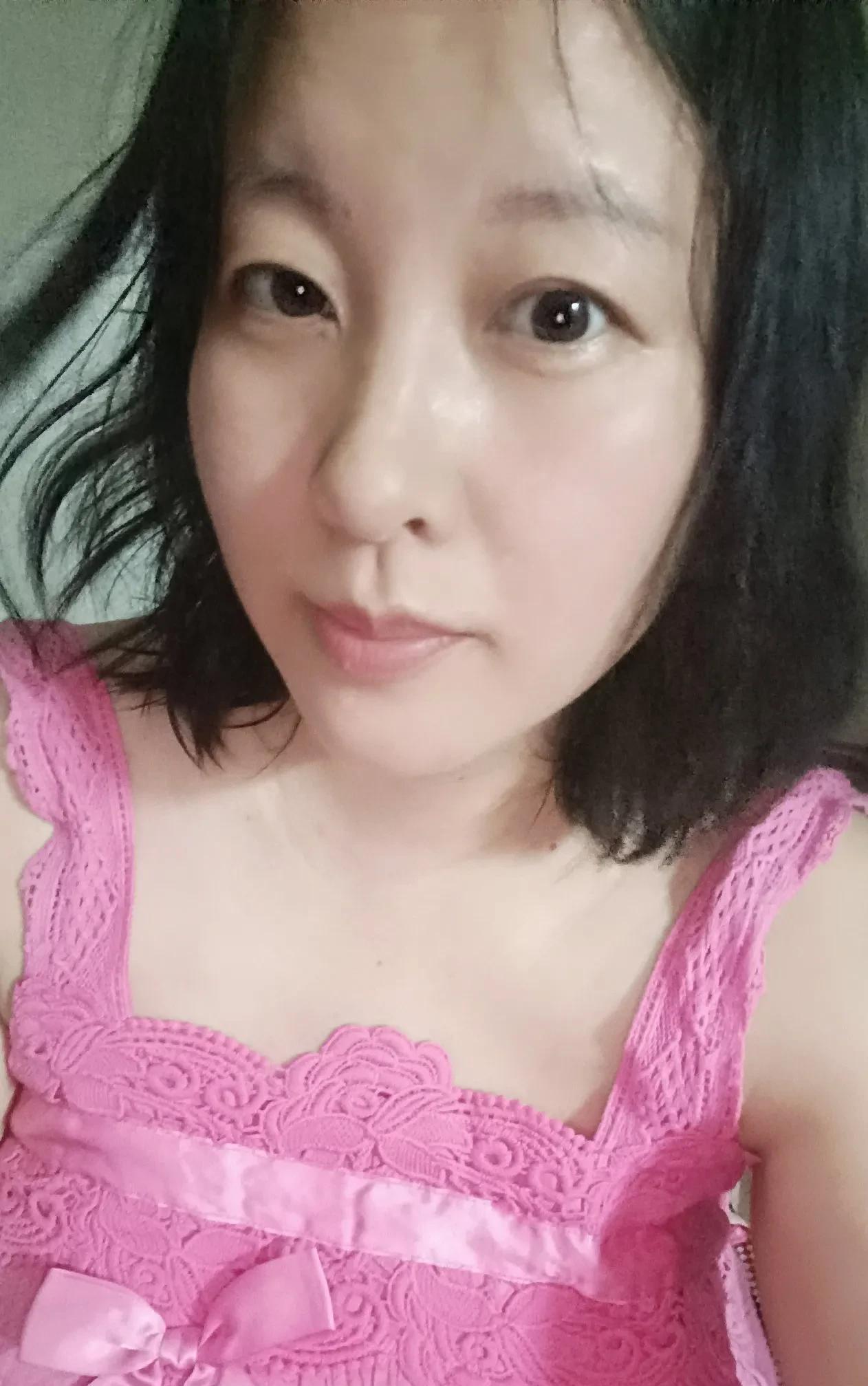 我快回老家了，女儿快放暑假了，但是哪一天放假我还不清楚，今天给女儿发个快手问问他