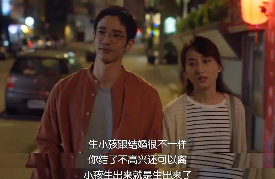 我作为一个旁观者都觉得我同事太能忍了。
她老公没有稳定工作，平时就是在街头卖唱。