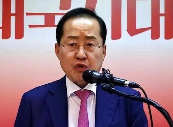#国民力量党# 韩国大嘴巴洪准杓提醒国民力量党自三大特检法之后面临解散风险，被国