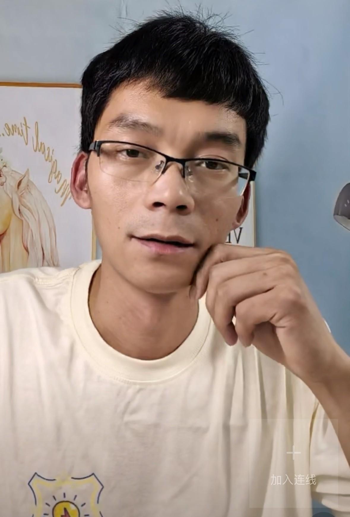 今晚，唐尚珺抽空开启了直播。在直播间，唐尚珺也谈起大学毕业后，就业的问题。唐尚珺