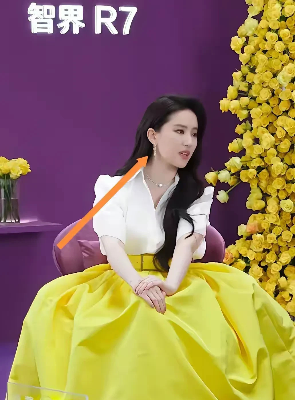 余承东见刘亦菲略紧张











怎么回事？平时在商场上叱咤风云的余承