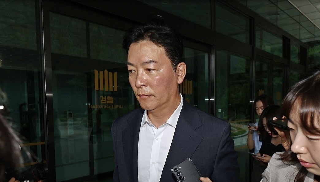 韩国前总统保镖头子，这下完蛋了！











韩国前总统的保镖头子金成