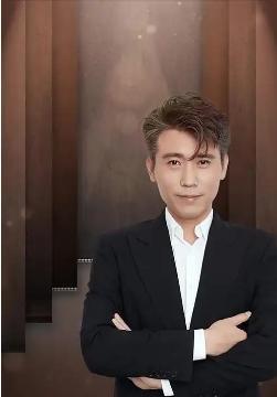 1997年，王千源开了一家饭馆，李乃文和赵春阳去吃饭，吃完后，赵春阳擦擦嘴就走，