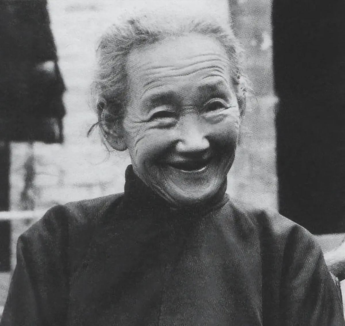 59年老母亲离世，许世友对在农村的儿子坦言：目前你有2条路可选
1959年盛夏，