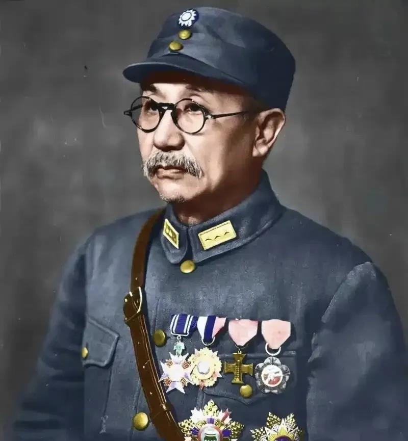 别看阎锡山在五巨头中原大战时各种猥琐的操作，见小利而忘命，干大事而惜身。他三十不