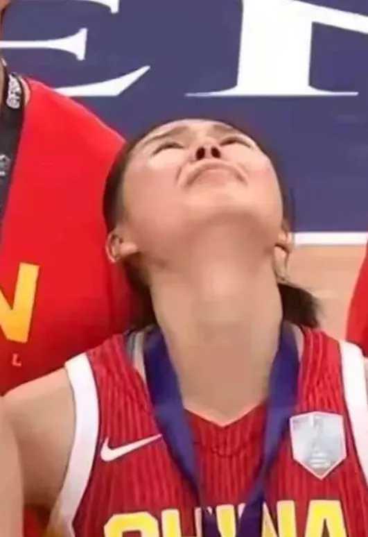 68-52输给日本，铜牌遮羞布彻底撕裂。
宫鲁鸣，这次真被骂上热搜第一。
战术太