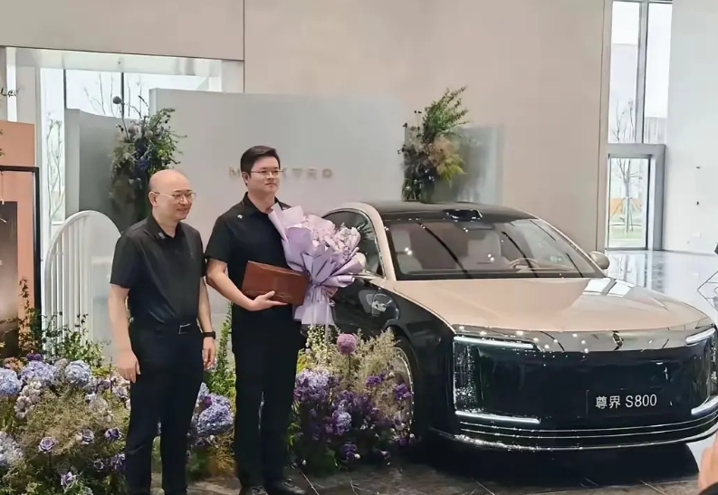 我想问一下华为余总，到底在忙什么？就这么不重视用户的感受吗？

首批尊界S800