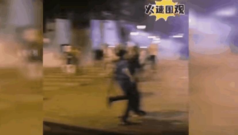 火速围观！巴黎街头黑人和阿拉伯人发生冲突，双方打成了一锅粥宛如世界大战！
非法移