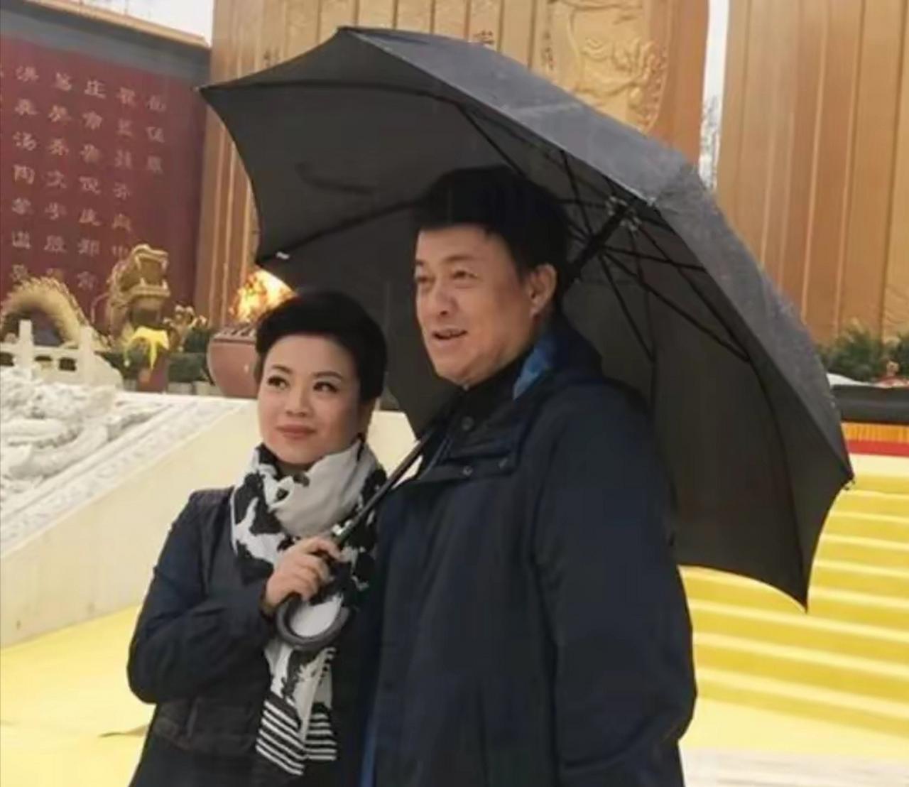 挺羡慕歌唱家吕继宏和张也的这种关系，两人既能互相陪伴，还不用去经历普通夫妻间的柴
