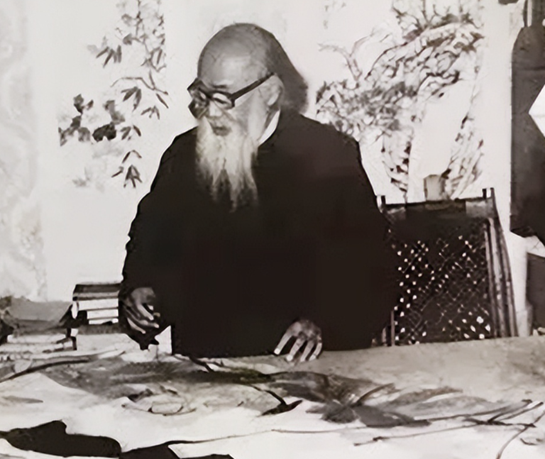 在徐雯波十六岁那年，她听闻自己同学的父亲竟然是当今大名鼎鼎的画家张大千，于是，徐