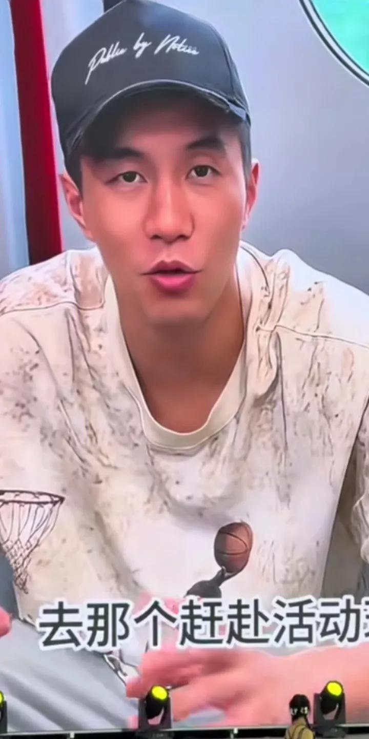 [真正的球星是得到无数球迷的喜欢和支持，这一点在郭艾伦身上体现的淋漓尽致。]昨天