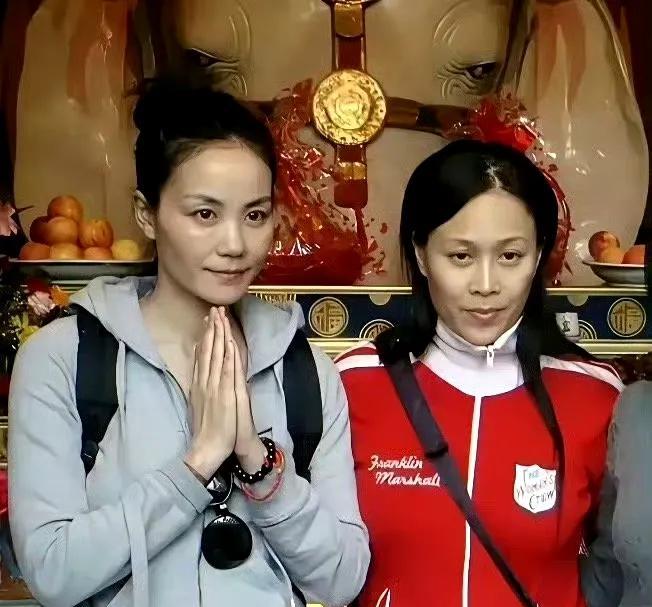 人生的各种磨难有时该经历的还是要经历，连佛都无法干预！2008年4月，王菲和那英