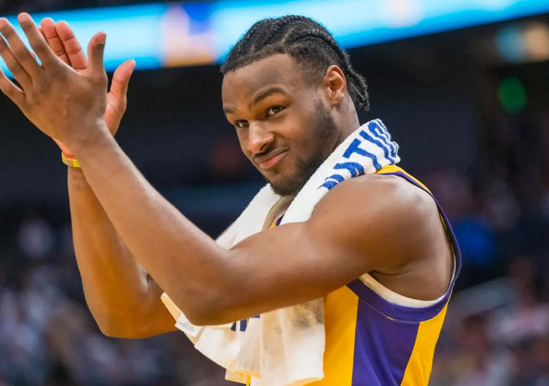 07月21日，NBA Retweet晒出一项数据统计与球迷分享。
	
湖人球员布