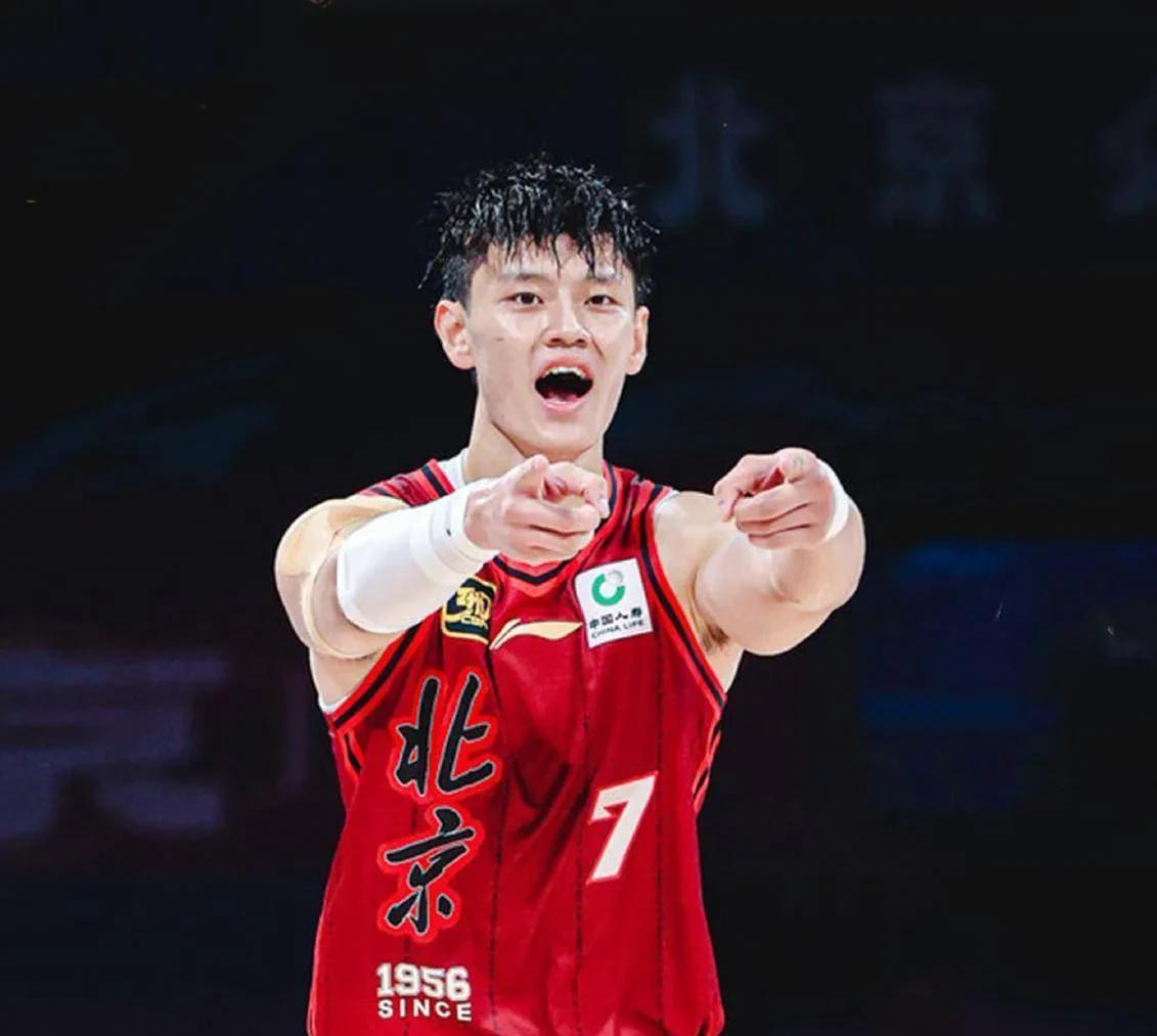 现役中国男篮五位潜力前锋球员如下:
1.崔永熙  22岁
2.曾凡博   22岁