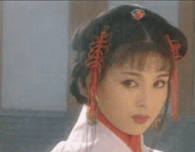 1992年，22岁的赵明明和英宁刚毕业，就迫不及待地领了结婚证，赵明明生下女儿后