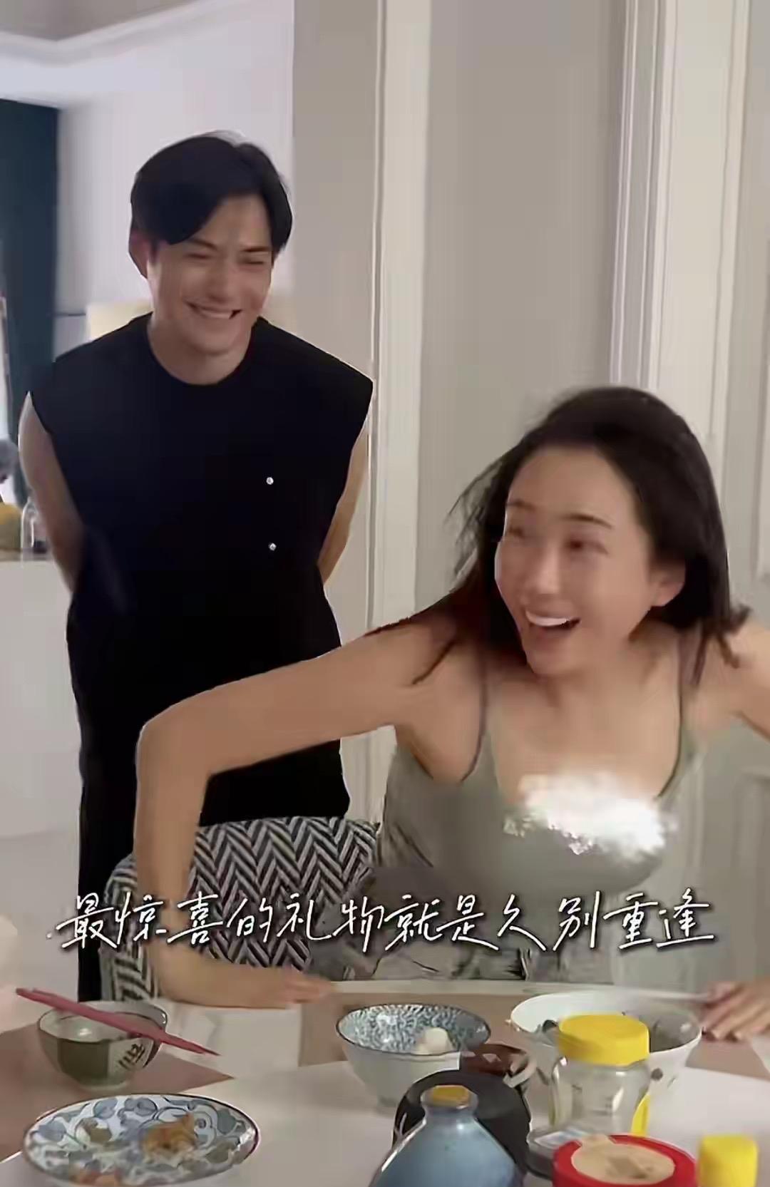 6月12日，严屹宽拍戏间隙突袭回家，给杜若溪带来惊喜。杜若溪惊喜扑怀，素面朝天也