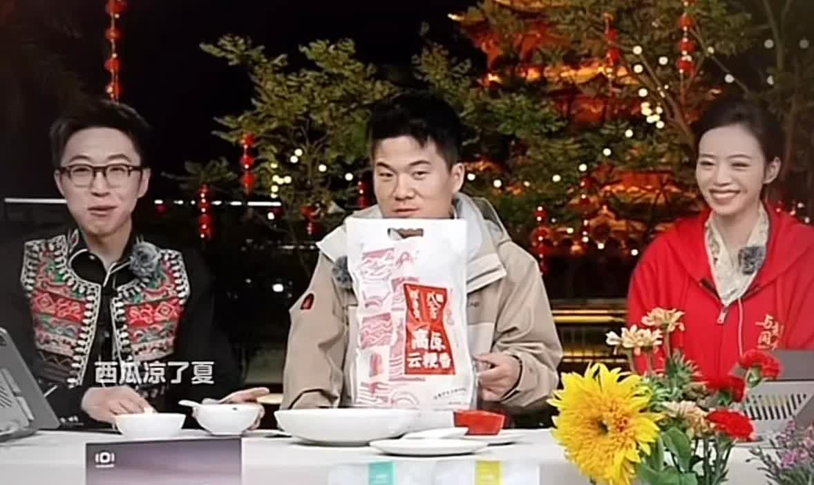 昨晚小贝的一支傣族舞蹈惊艳到让宇辉共情到小贝的父母当年在培养小贝得花多少时间和心