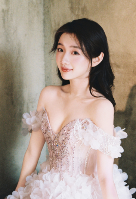 李浩菲的质感礼服穿搭，超不错的！