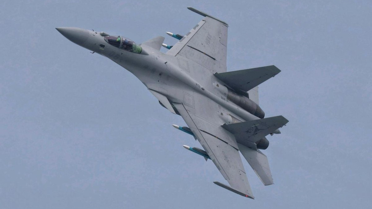 美媒：歼-15T对比F/A-18E，谁能打造更强大的航母舰载航空兵？