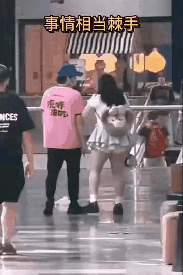 这样的孩子你敢惹吗？有的人说别理她，一会儿她就乖乖的起来了，也有的人说，还是家长