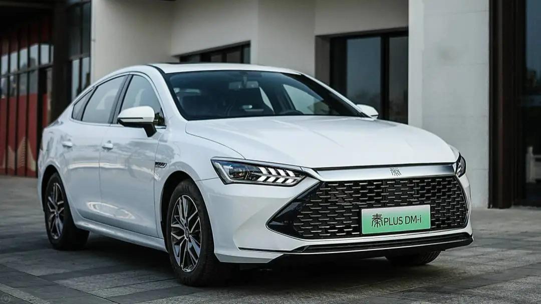 续航翻倍杀疯了！比亚迪210km DM-i驾到，插混市场要变天？