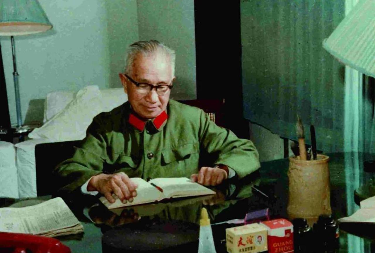 50年代，粟裕的亲哥哥粟沛被判刑4年，谁知一年之后，粟沛就一病不起，很快就去世了