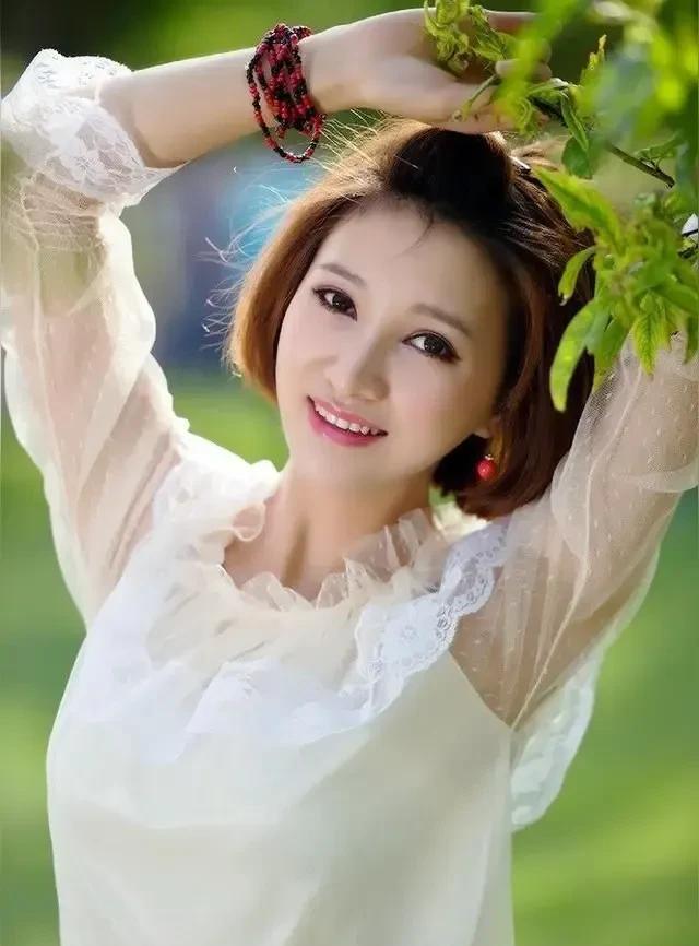 #我的读书笔记#
         音乐声停止了，但依然在记忆里回荡；紫罗兰凋零