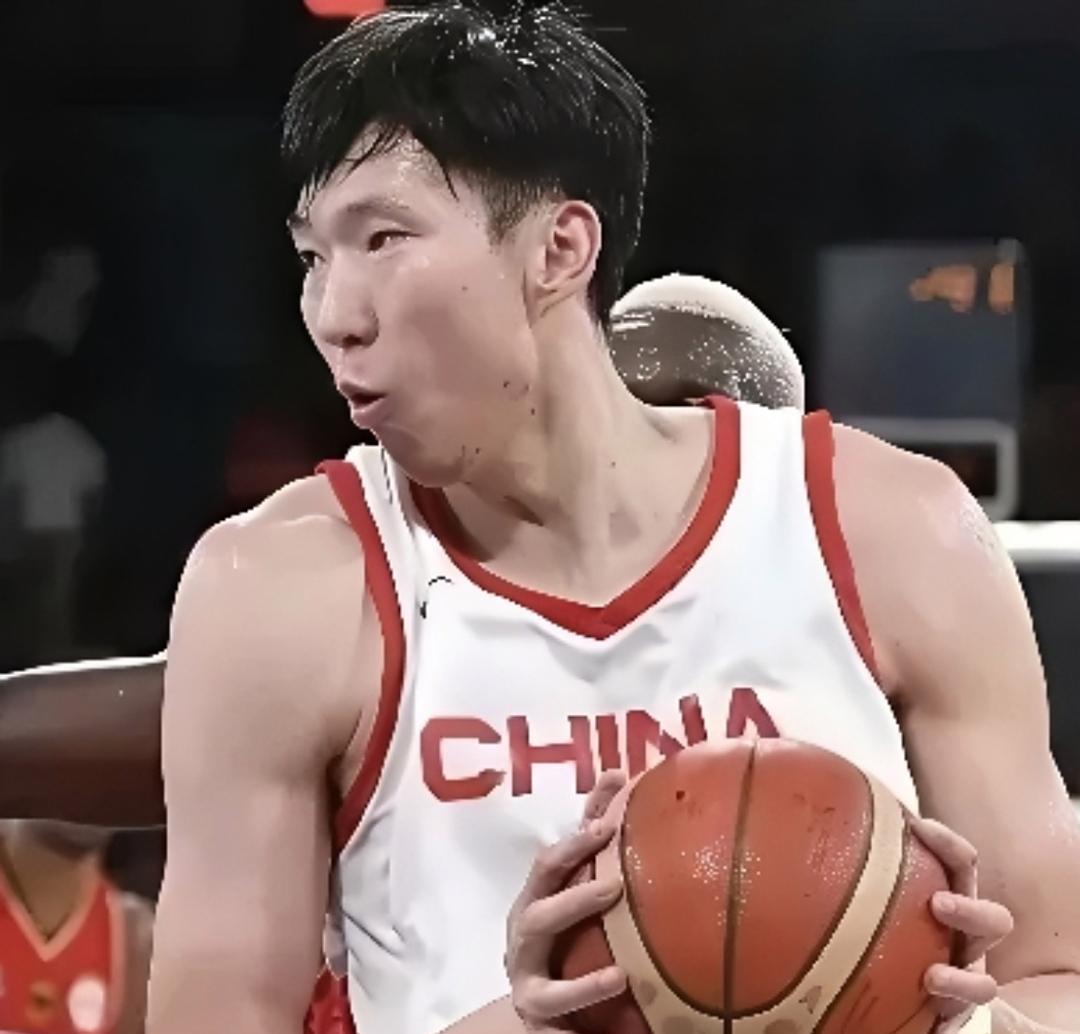 实话实说，中国男篮，周琦其实很有天赋的，但性格决定他达不到阿联的水平，加上身体太