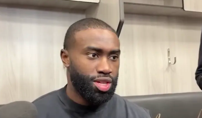 杰伦-布朗：提尔曼命中了关键投篮抢到了关键篮板，他非常棒
昨日凯尔特人以109-